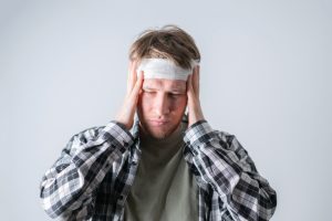 פגיעות ראש מתאונה (TBI): את מי תובעים ואיך תקבלו פיצוי?